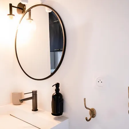 L'emeraude ~ Elegant ~ Arrivee Autonome アパート