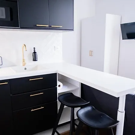 L'emeraude ~ Elegant ~ Arrivee Autonome アパート ブレシュイール